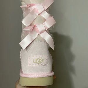 UGGS Size 4Y NEW